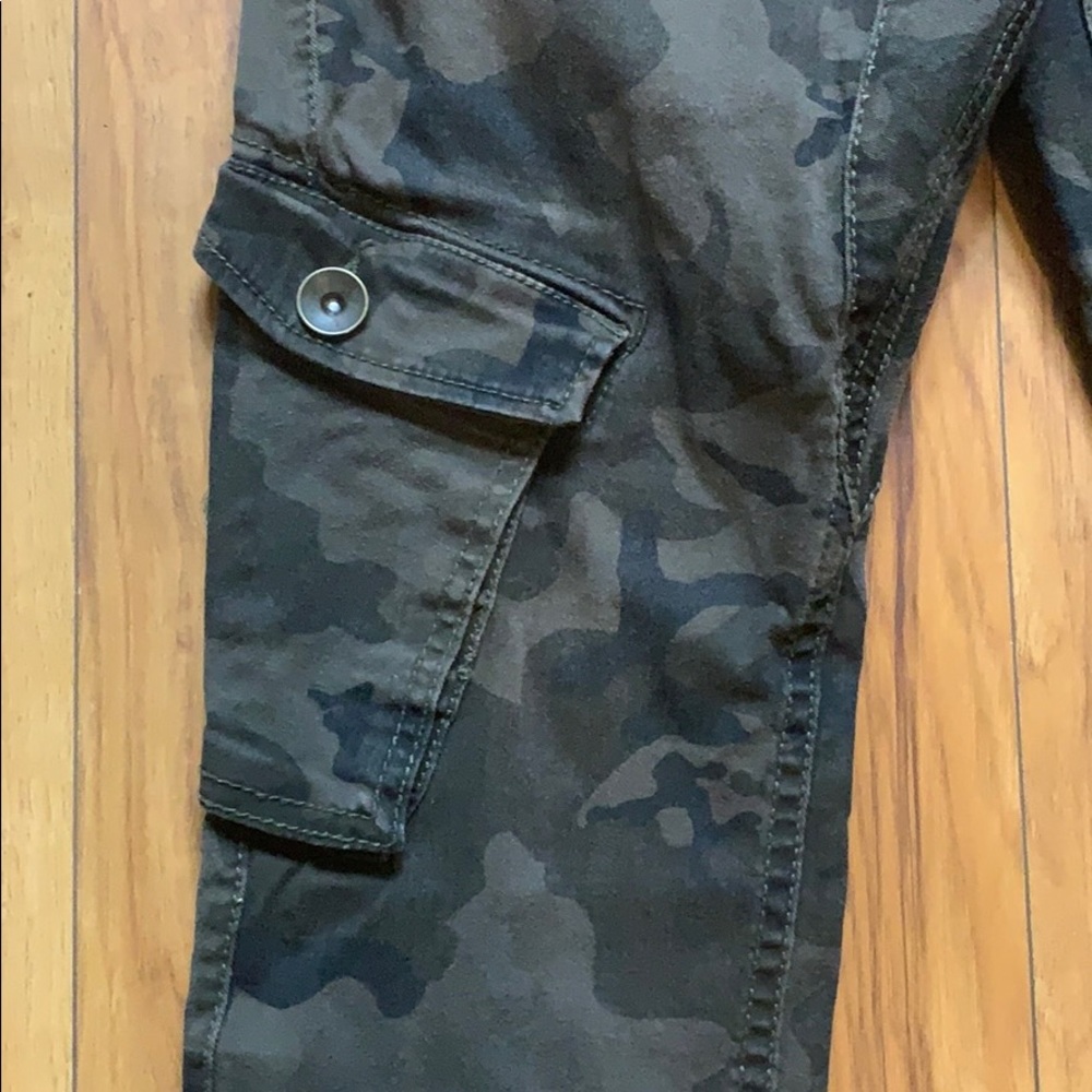 Army Print pants - Picture 2 of 2